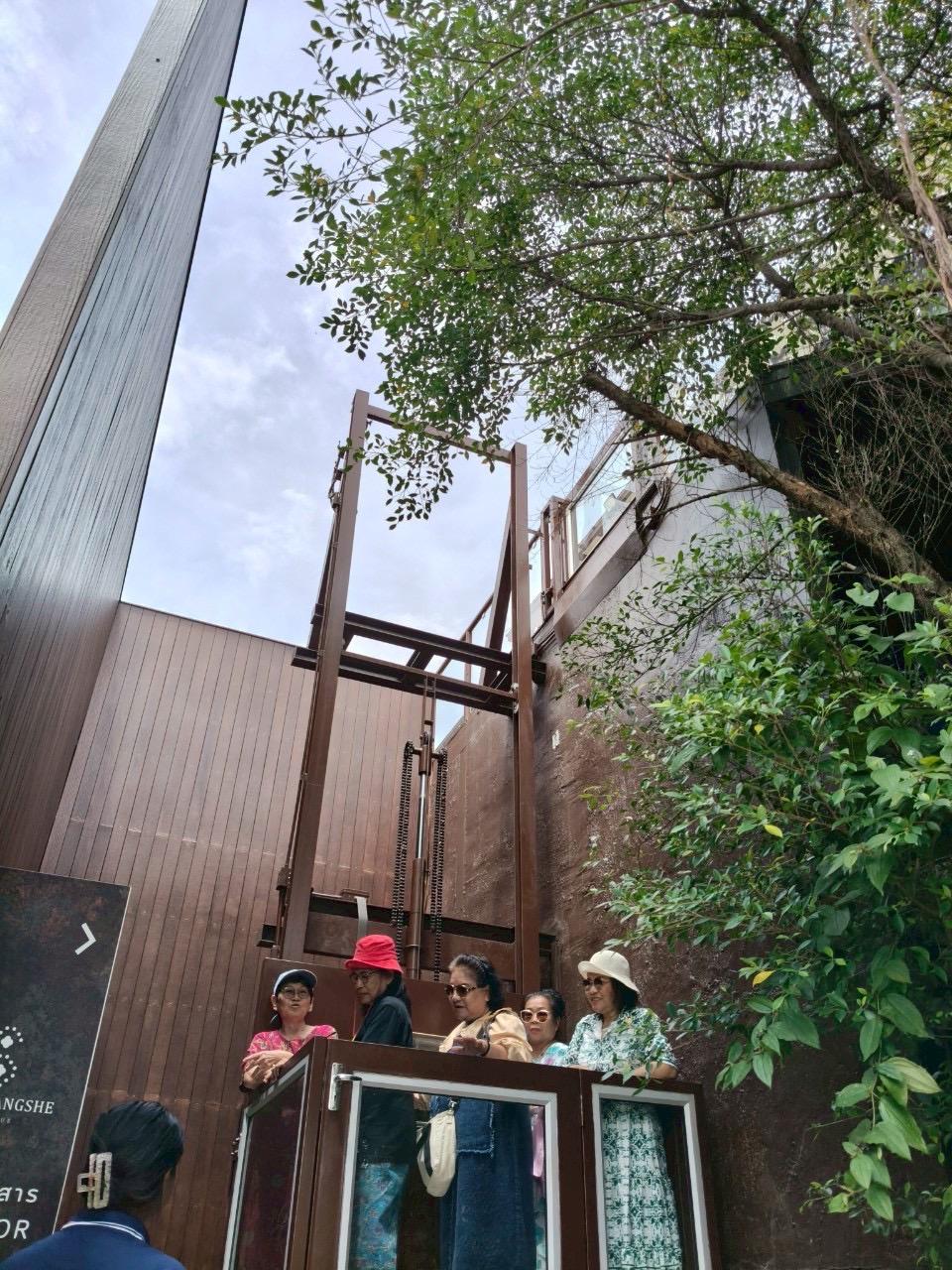 HYDRAULIC LIFT ELEVATOR 21